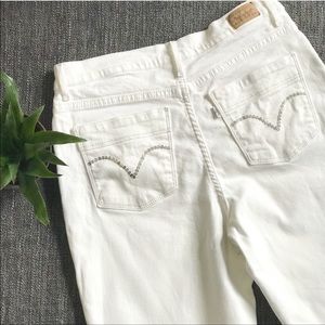Levi’s “Perfectly Slimming” White 512 Capris